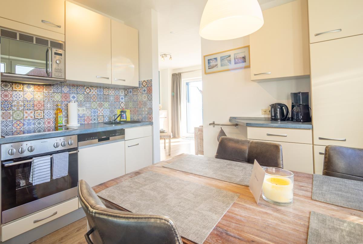 komplett ausgestattete Küche