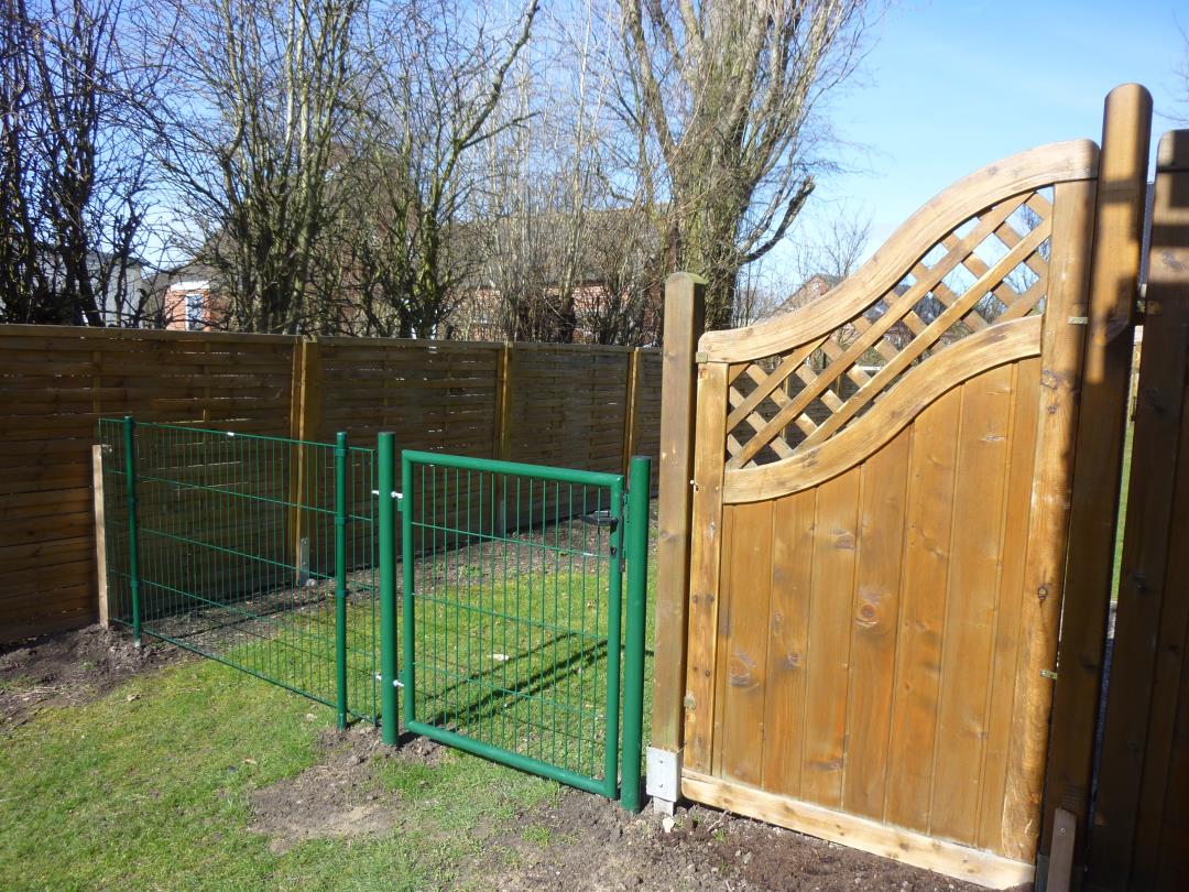 eingezäuntes Grundstück