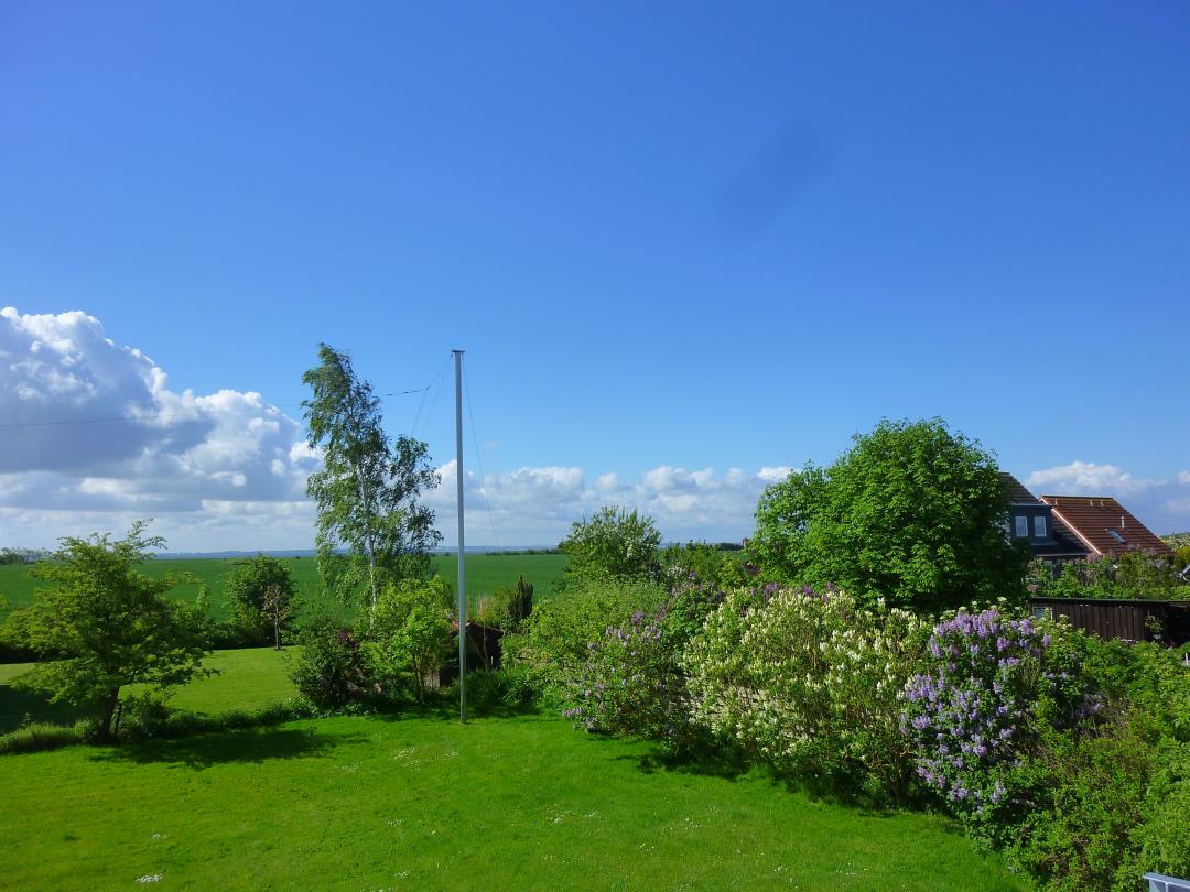 Blick über die Felder zur Ostsee